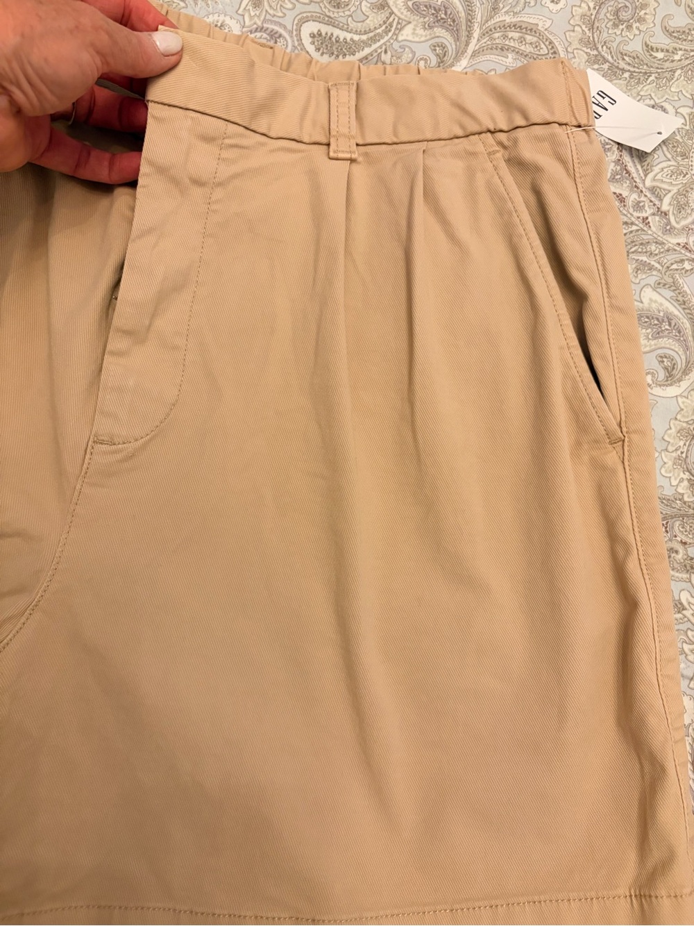 GAP Women's Pleated Chino Shorts - Khaki - Elastic Back - Modern Classic